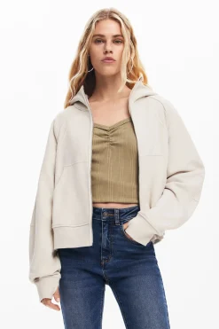 Straight jeans with plain pockets