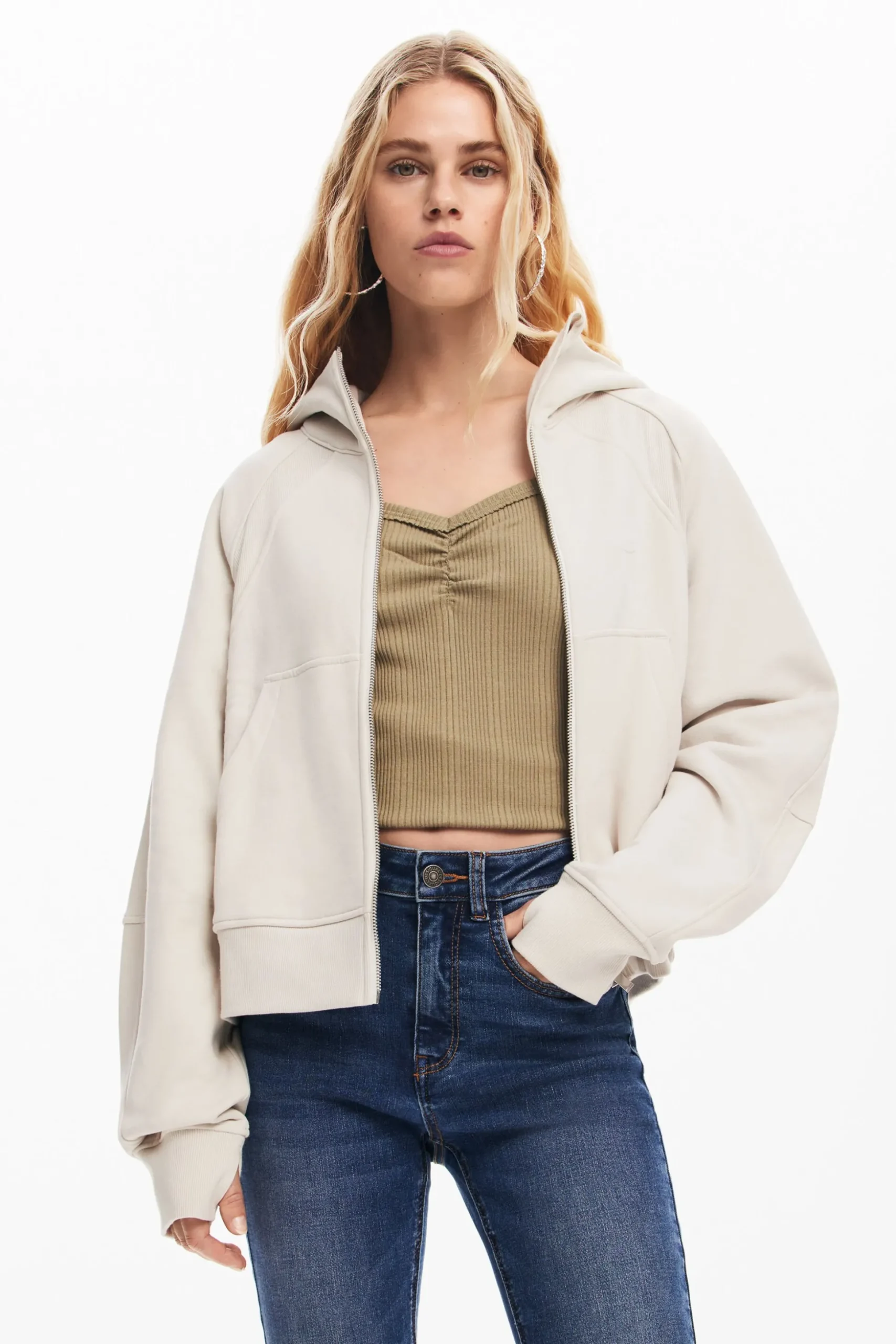 Straight jeans with plain pockets