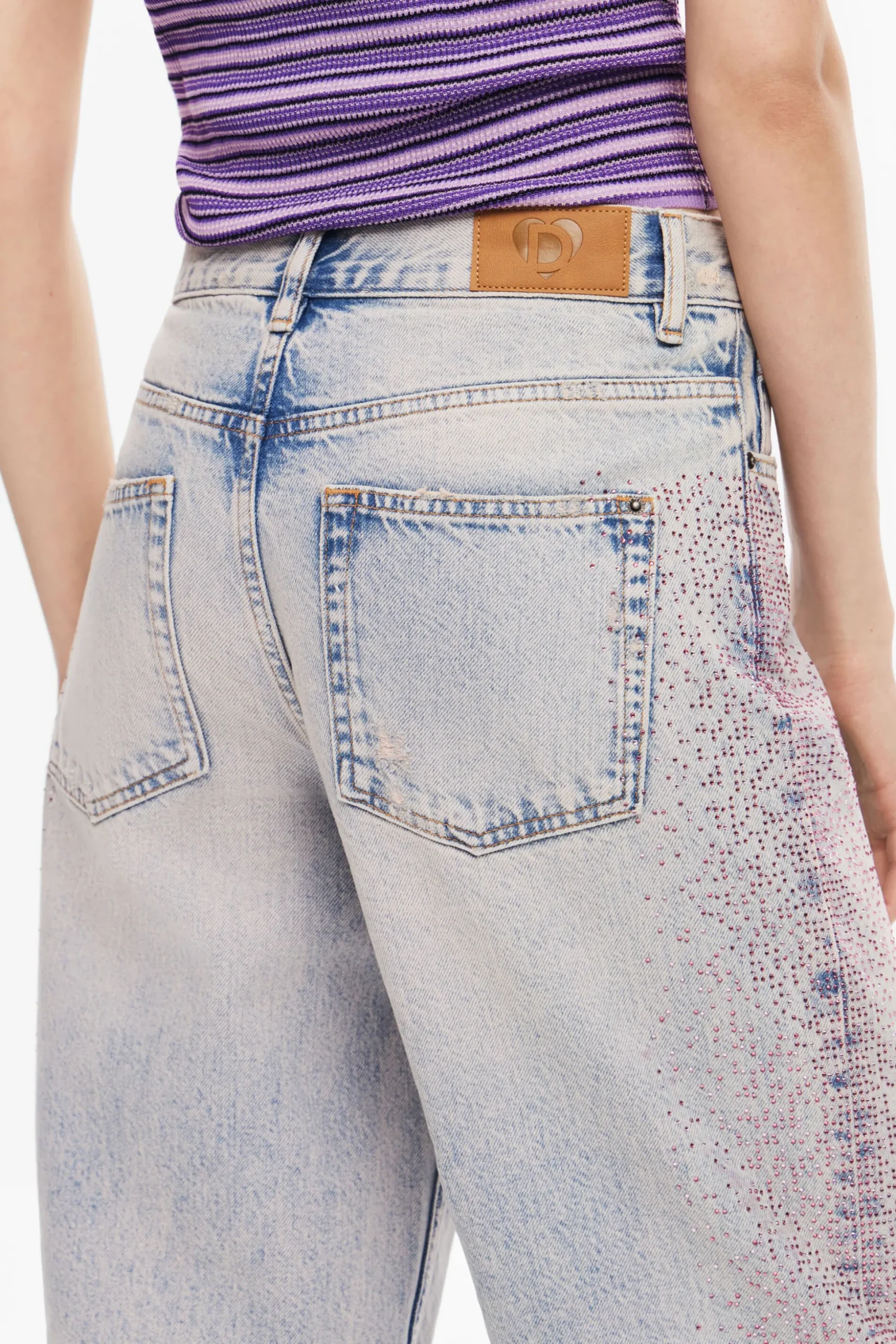 Straight jeans with rhinestones