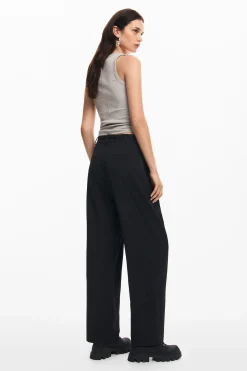 Straight long pants