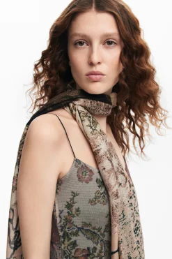 Tapestry scarf