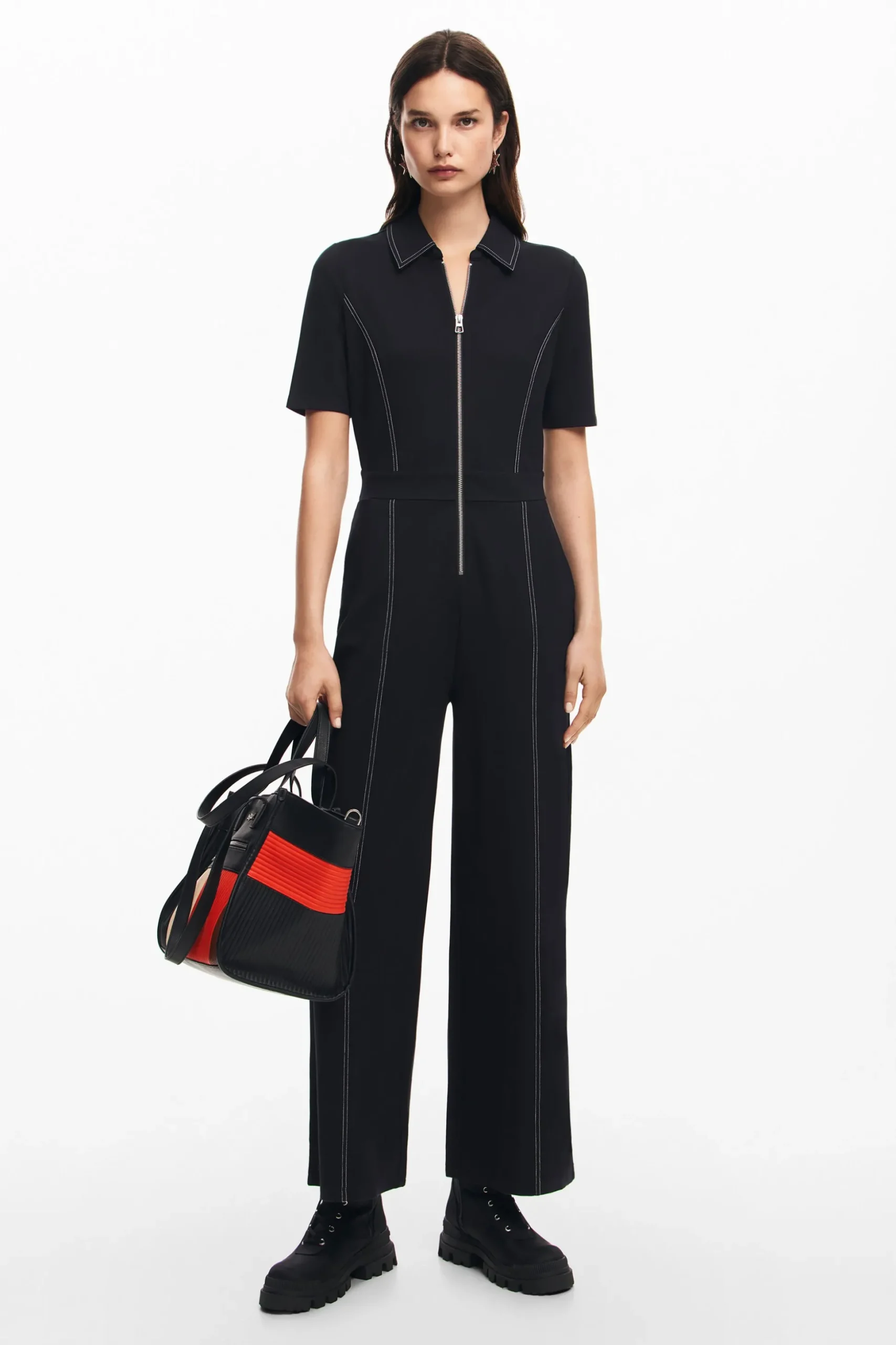 Textured bag with pockets