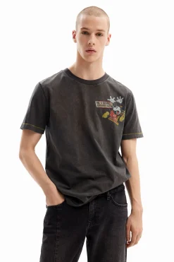 T-shirt with Mickey Mouse drawing