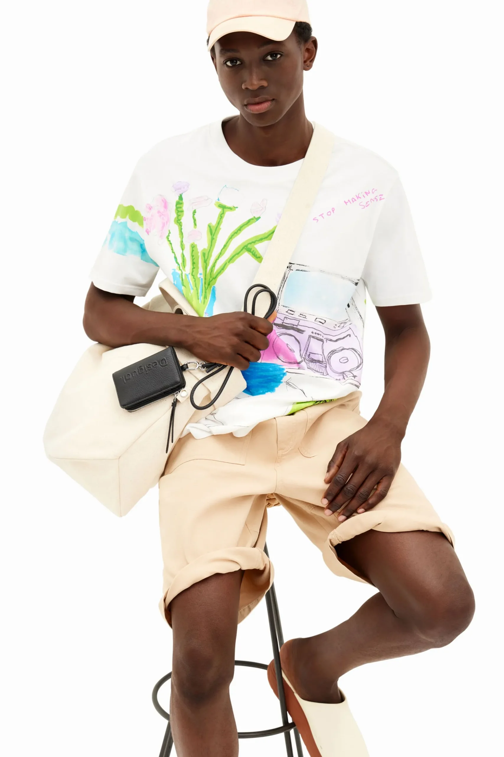 T-shirt with printed drawings