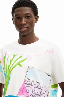 T-shirt with printed drawings